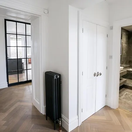 Luxurious Royal York Crescent By Bijou Boutique